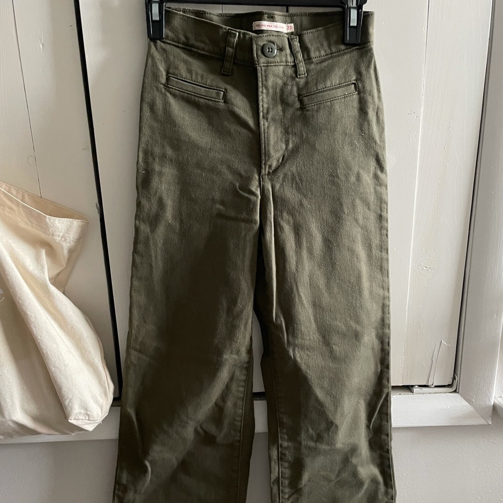 Levis Ribcage Crop Pant 23